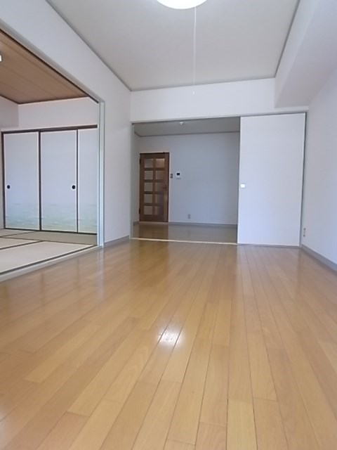 ジュエリー山手の居間写真