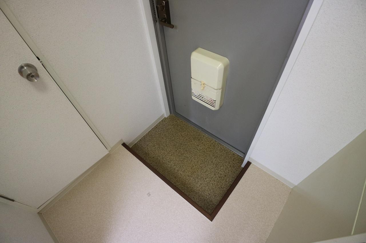 三景マンションの玄関写真