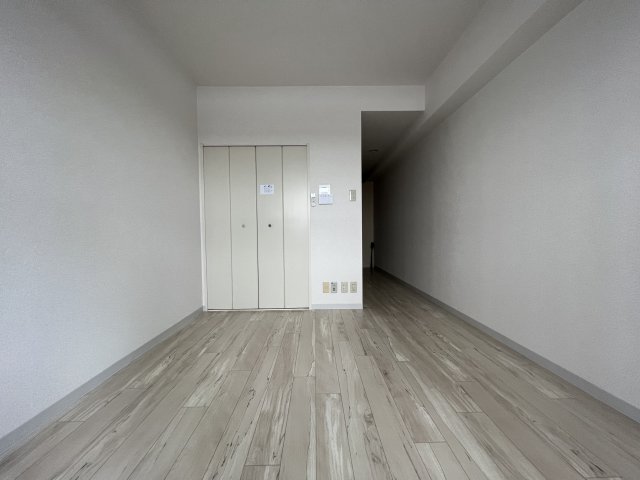 グランドール西岡本の居間写真