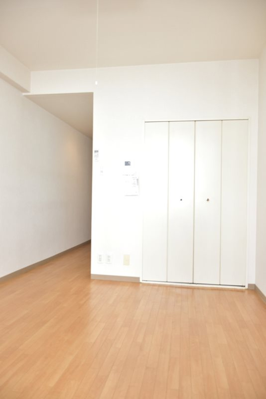 グランドール西岡本の居間写真