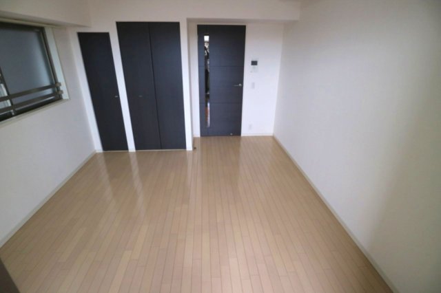 ワコーレ六甲道オービット2の居間写真