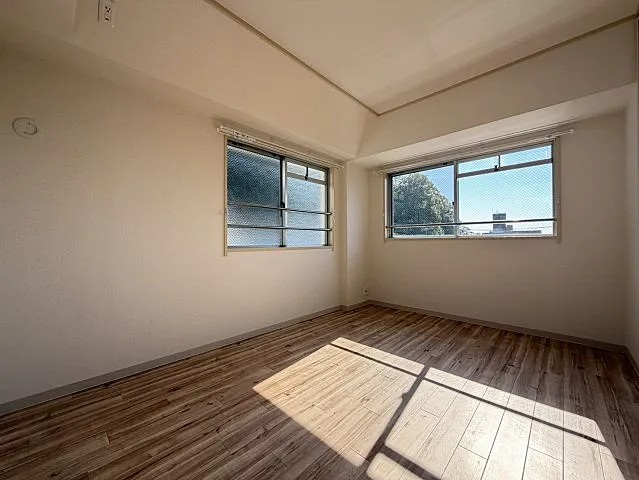 ユニーブル六甲の居間写真