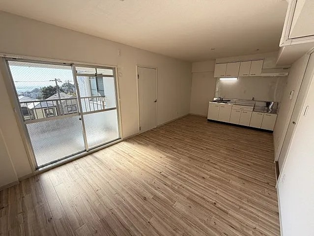 ユニーブル六甲の居間写真