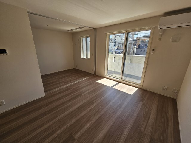ラポール岡本D-room西岡本の居間写真