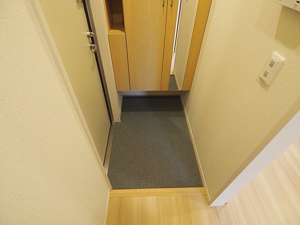 シャルマン本山の玄関写真
