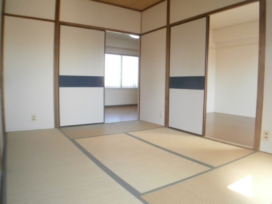 小林マンションの居間写真