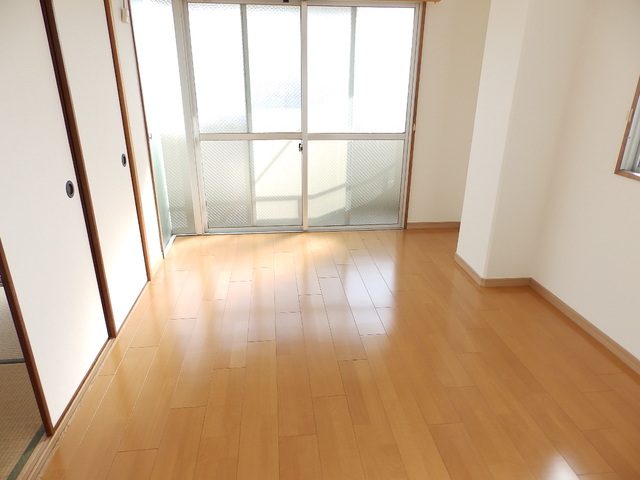ルミエール大石の居間写真