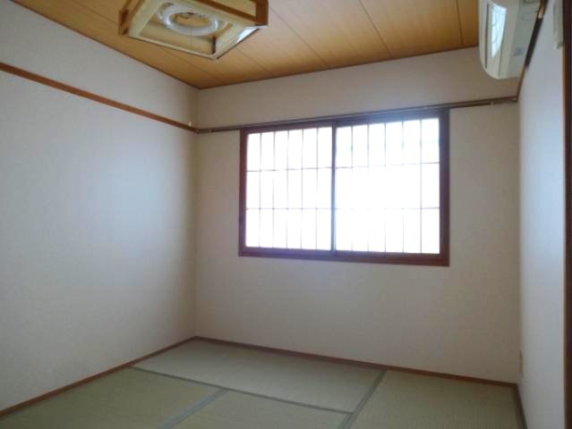 ルミエール東灘の居間写真