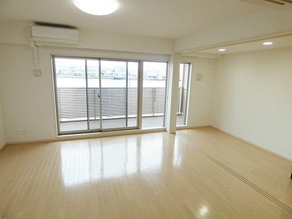 サニ-プレイス西芦屋2号館の居間写真