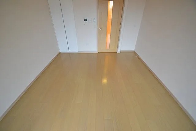 トア山手フラッツの居間写真