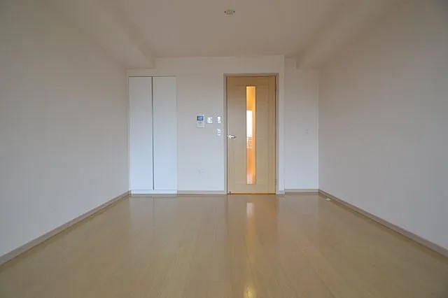 トア山手フラッツの居間写真