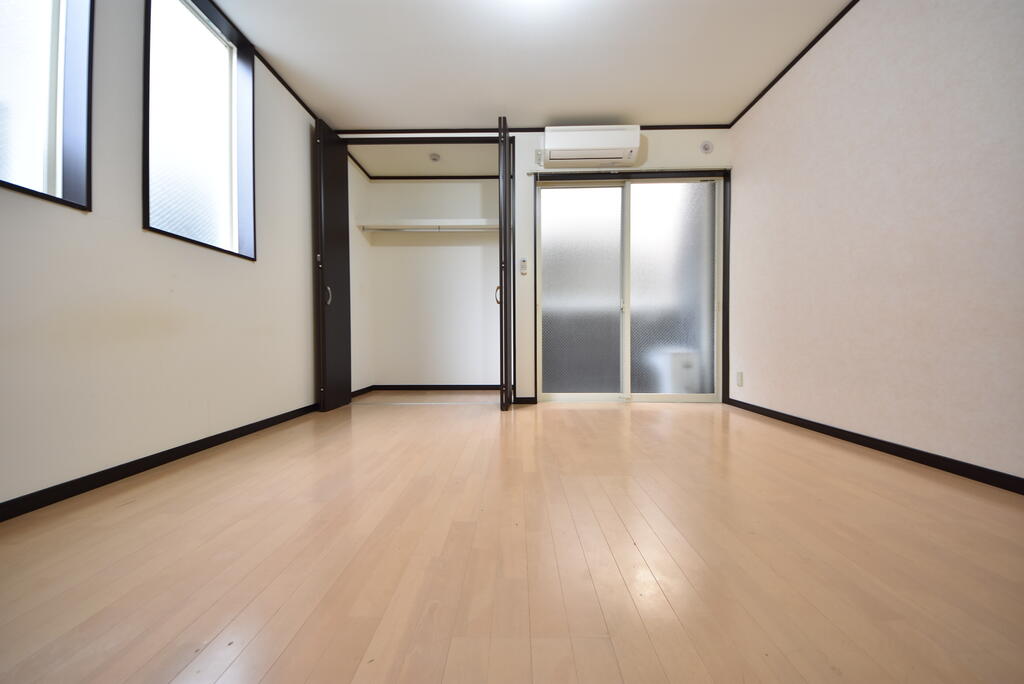 グランシャリオ山本通2の居間写真