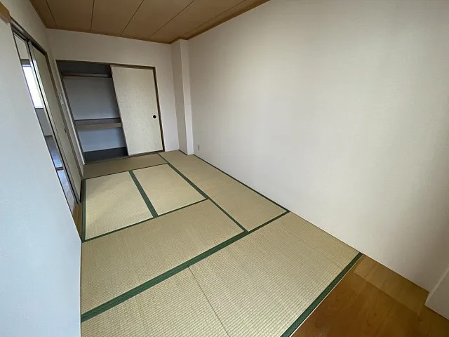 シャルマン岩屋の居間写真