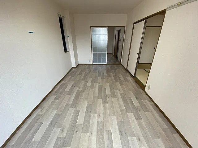 シャルマン岩屋の居間写真