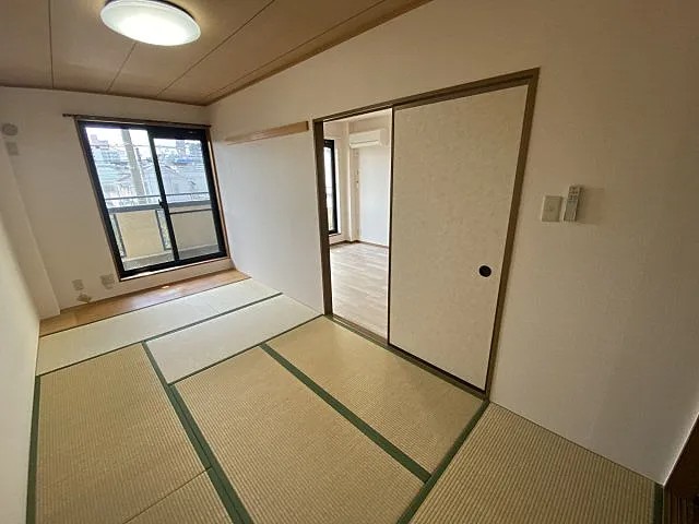 シャルマン岩屋の居間写真