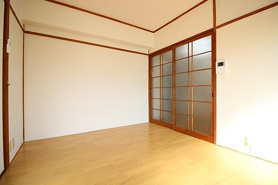 さつきマンションの居間写真