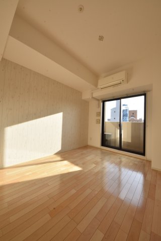 レジュールアッシュ神戸元町の居間写真