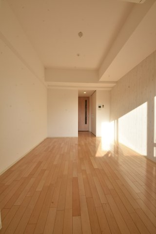 レジュールアッシュ神戸元町の居間写真