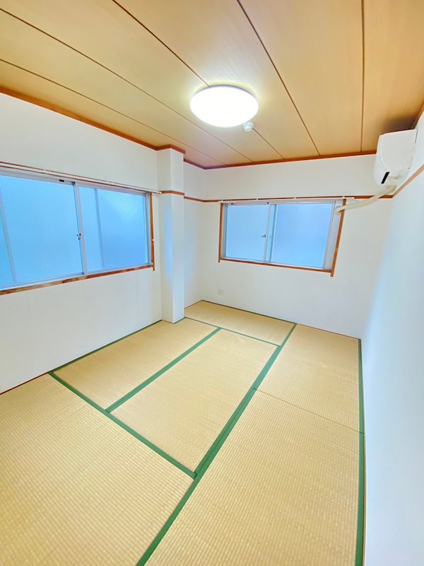 三景ビルの居間写真