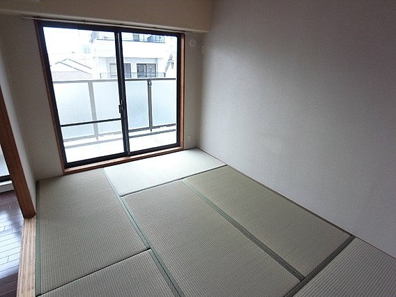 ロマンツェ東灘の居間写真