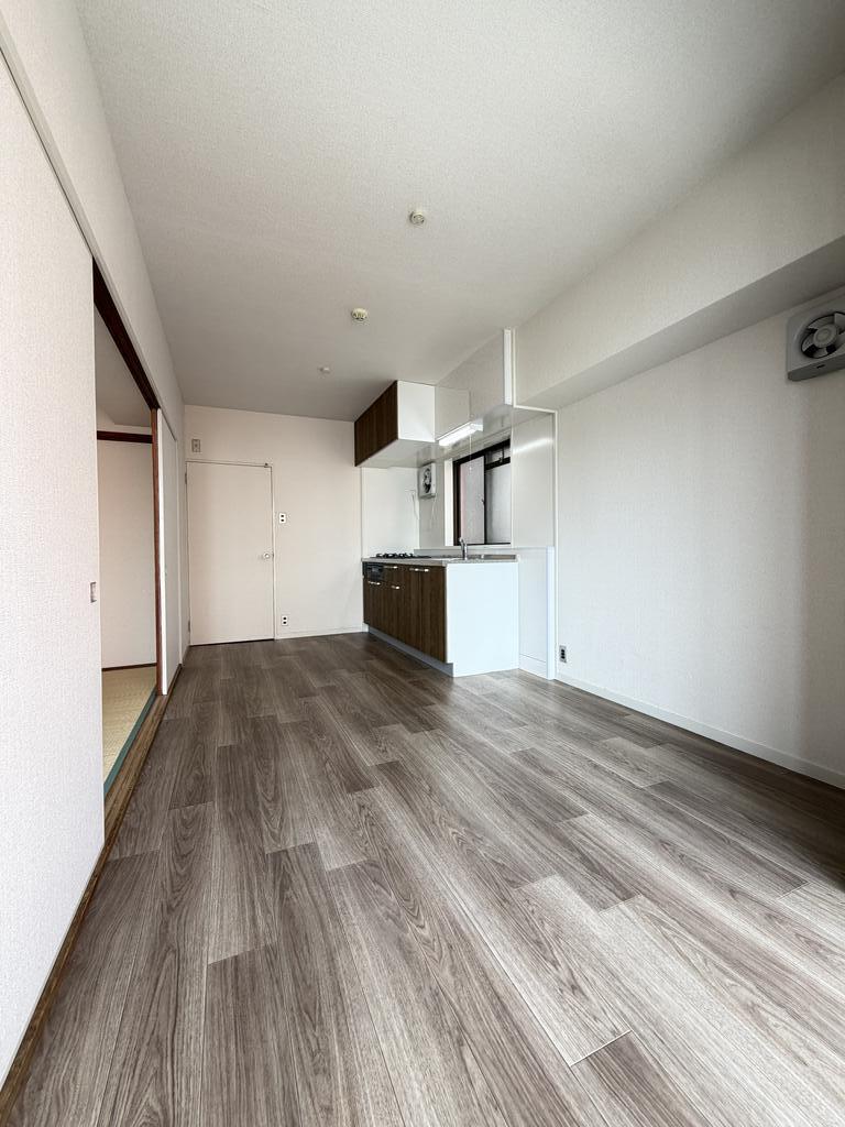 鯉川マンションの居間写真