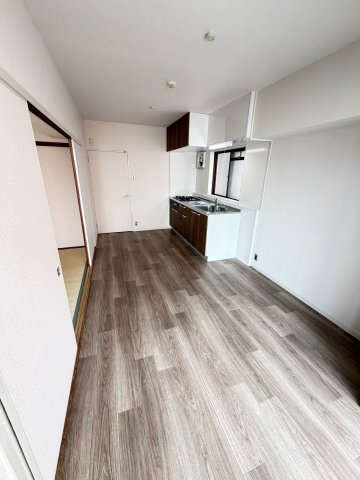 鯉川マンションの居間写真