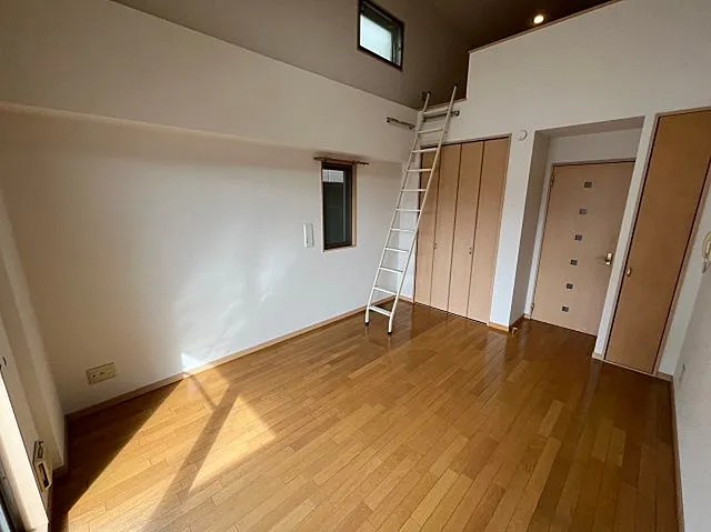 スーペリア本山の居間写真