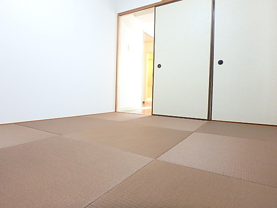 白い小さなMansion六甲の内装写真