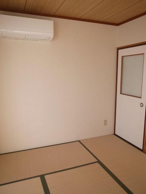 共親ビルの居間写真