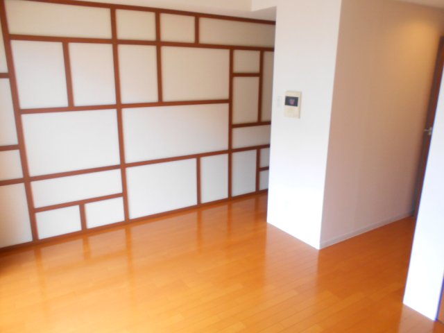 パレス東洋神戸6号館の居間写真