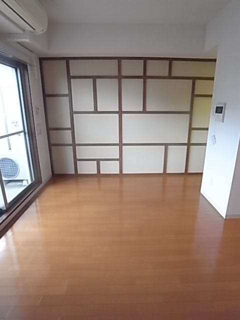 パレス東洋神戸6号館の居間写真