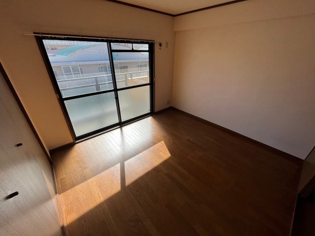 グレードタイム六甲の居間写真