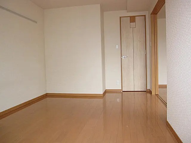 プレサンス神戸駅前グランツの居間写真