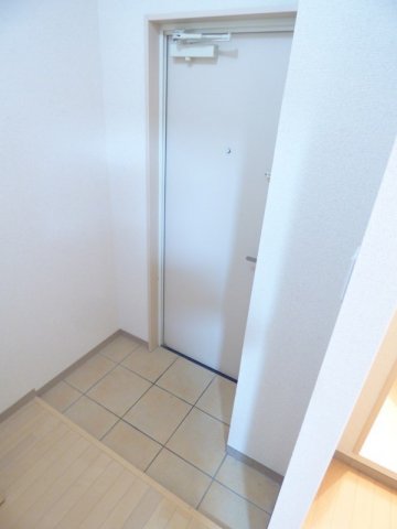 サンビルダーパールビルの玄関写真