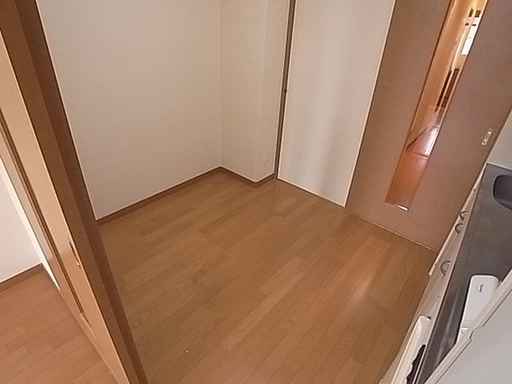 プレサンス新神戸の居間写真