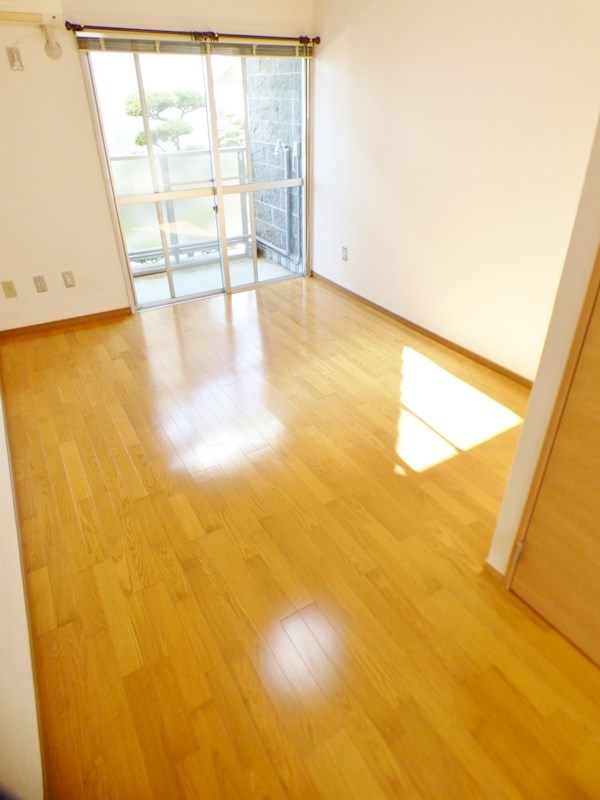 ドルム芦屋川の居間写真