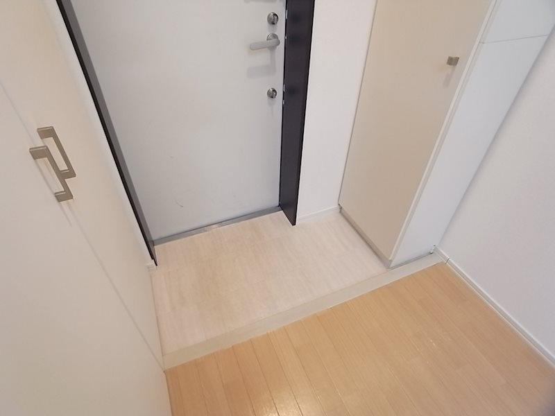 クローバーハイツ若菜の玄関写真