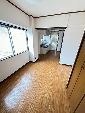 KMコートの居間写真