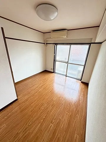 KMコートの居間写真