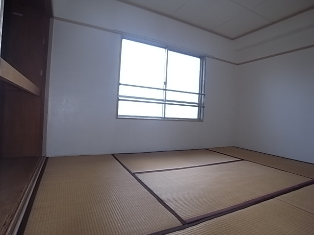 新堂マンションの居間写真