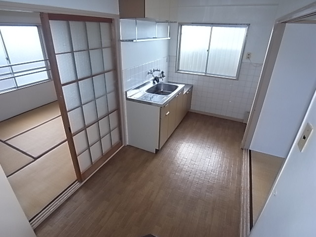 新堂マンションの居間写真