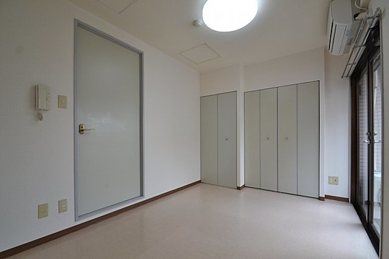 アパ六甲の居間写真
