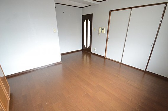 ベルライオンズ山本の居間写真