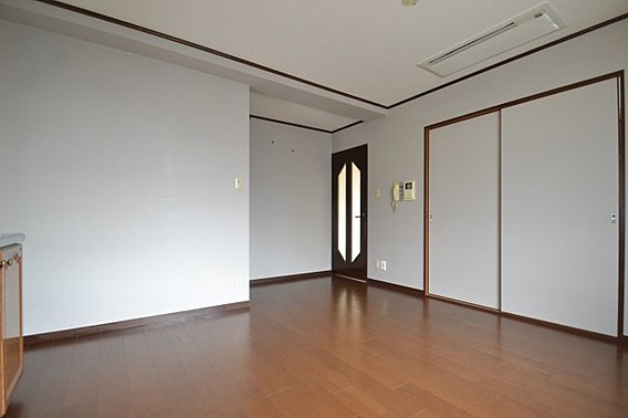 ベルライオンズ山本の居間写真