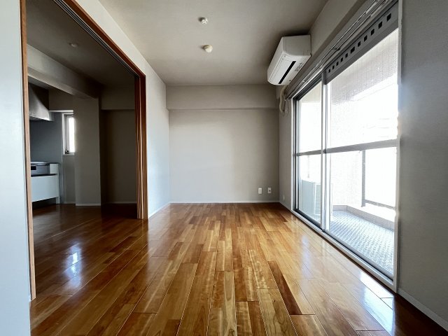 栄町ダイヤハイツの居間写真