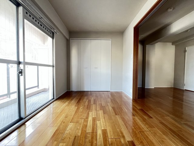 栄町ダイヤハイツの居間写真