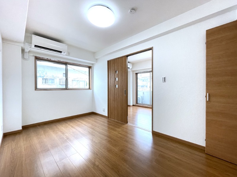 中天マンションの居間写真
