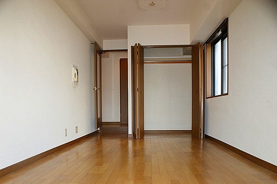 カーサ神戸下山手の居間写真