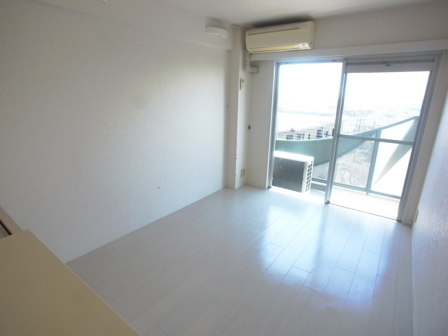 ホープ芦屋の居間写真