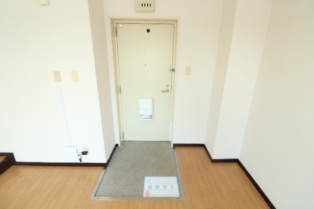 クリフサイド西岡本の玄関写真